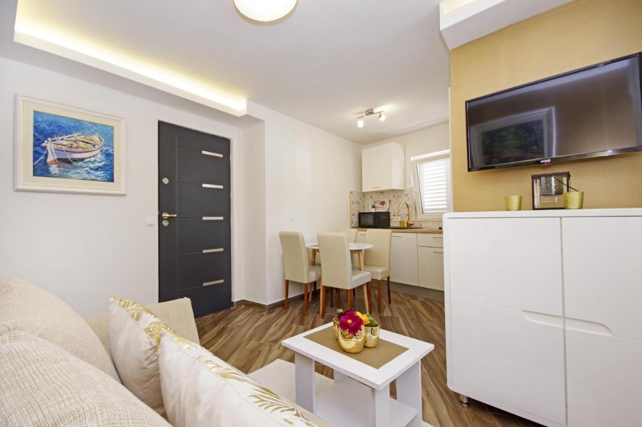 Apartments By The Sea Baska Voda, Makarska - 17570 Kültér fotó
