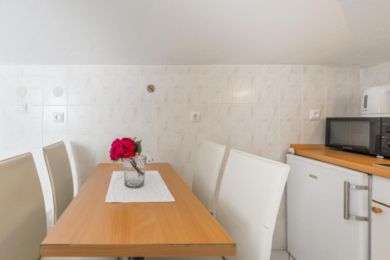 Apartments By The Sea Baska Voda, Makarska - 17570 Kültér fotó