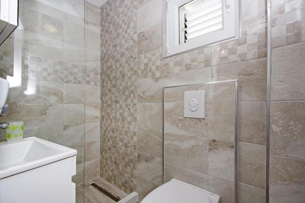 Apartments By The Sea Baska Voda, Makarska - 17570 Kültér fotó