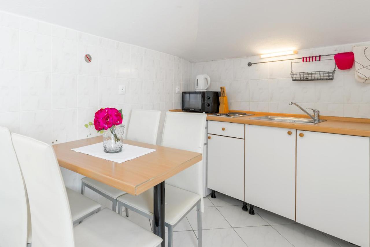 Apartments By The Sea Baska Voda, Makarska - 17570 Kültér fotó